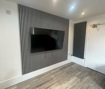 6 Bed Semi-Detached House, Derby Grove, NG7 - Photo 2