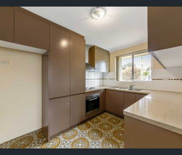 SPACIOUS & WELL-PRESENTED 2 BEDROOM VILLA! - Photo 3