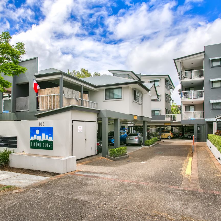 Unit With City Views & Fresh Finishes - Photo 1