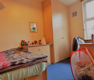 3 bedroom House in Thornville Grove, Leeds - Photo 2