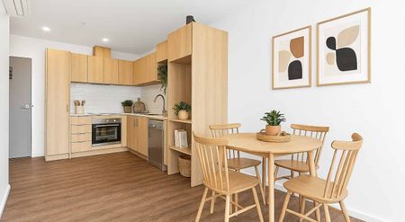 Spacious & Sun-Filled 1-Bedroom Apartment in Ellerslie - Photo 4