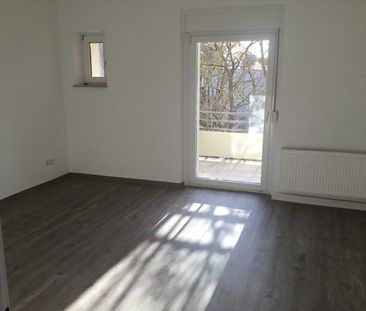 Renovierte 2,5 Zimmerwohnung mit Balkon gesucht?! - Foto 3