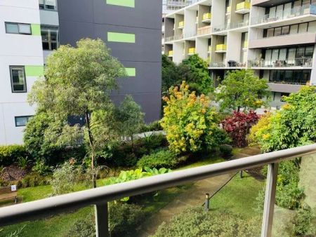 Split Level Two-Bedroom in the Heart of Mascot - Photo 5