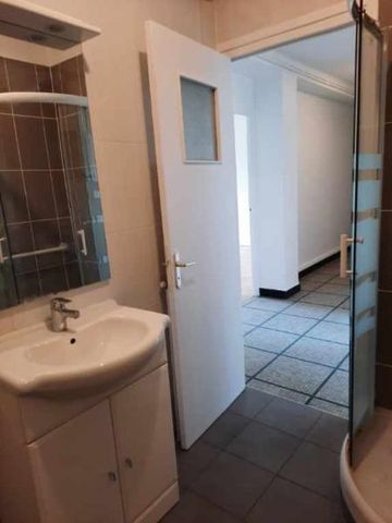 Location Appartement 3 pièces 83m² LYON 7ème - Photo 2