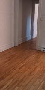 METRO PIE-1X GRAND 5 1/2 LIBRE +STATIONNEMENT - Photo 4