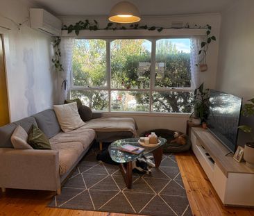 Perfectly Located Fabulous Villa! - For Lease - Photo 2