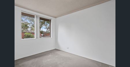 Conveniently Located Modern Apartment - Photo 4