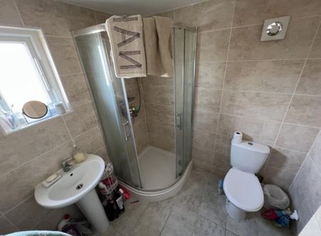 6 bedroom semi-detached house to rent - Photo 5