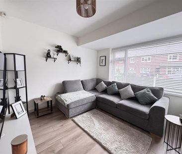 3 bedroom end of terrace house to rent - Photo 1