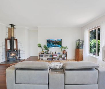 Single Level 3 Bedroom Home - Photo 2