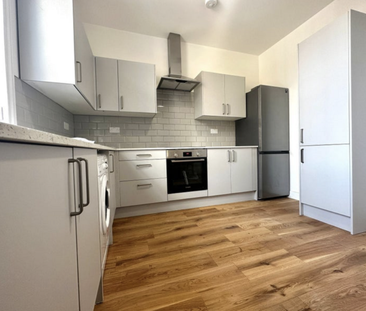 1 bedroom in a flat share to rent - Photo 2