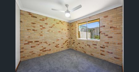 Spacious & Stylish Two-Bedroom Unit on the Fringe of Toowoomba CBD - Photo 2
