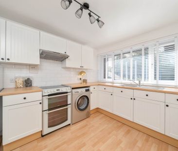 Price £900 pcm - Available Now - Unfurnished - Photo 4