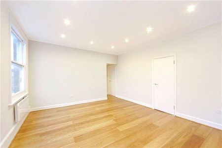 Chalk Farm Road, Chalk Farm, London - Photo 2