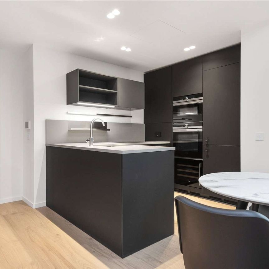 Fifth floor studio apartment in Fenwick House, part of the highly desirable Barts Square. - Photo 1