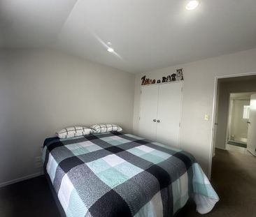 Contemporary 3-Bedroom Townhouse for Rent in Northcross - Photo 5