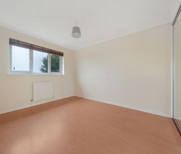 3 bedroom end of terrace house to rent - Photo 2