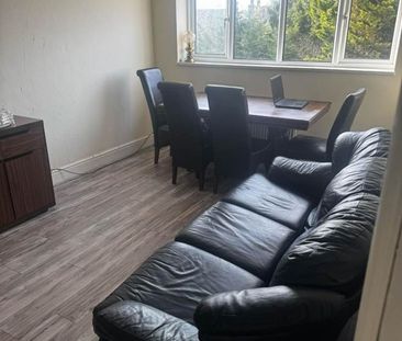 Room in a Shared House, Heathhurst Road, CR2 - Photo 2