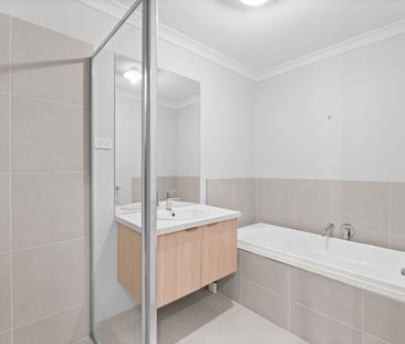 Spacious 3 Bedroom Home with Park Views - Photo 3