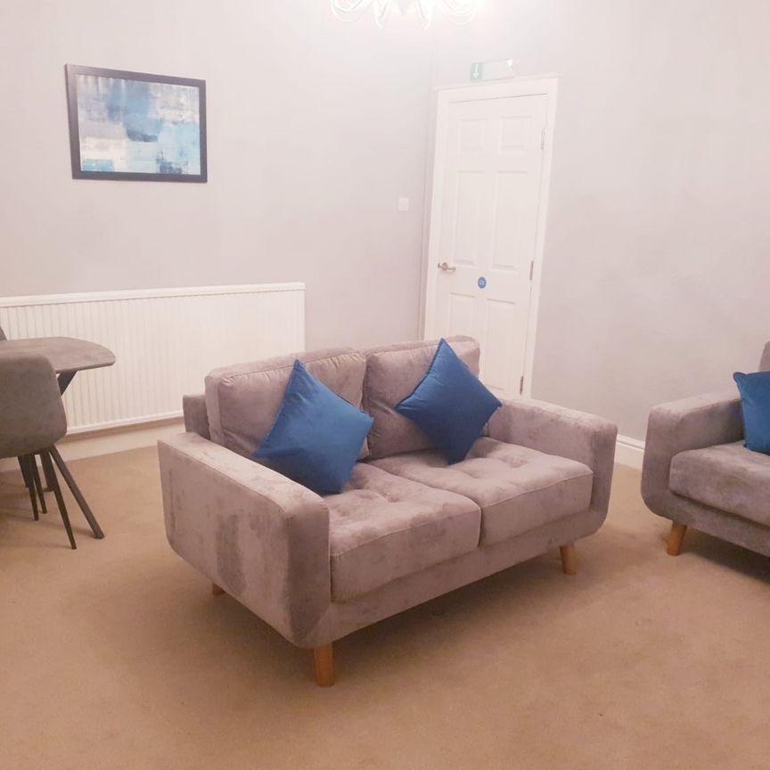 Broom Grove Room 4 - Photo 1