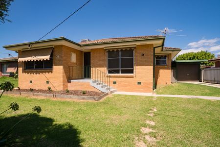 47 ANDERSON STREET, Wodonga VIC 3690 - House For Rent | Domain - Photo 3
