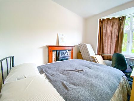 4 bedroom semi-detached house to rent - Photo 5