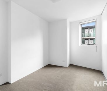 Fantastic apartment in the iconic Trilogy building - Photo 4