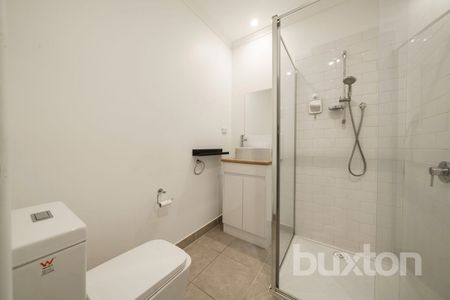 CHARACTER AND CHARM WITH MODERN STYLE - Photo 4