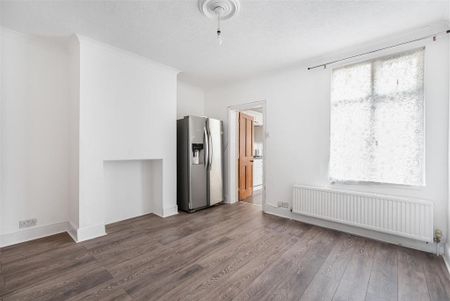 3 bedroom semi-detached house to rent - Photo 3