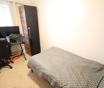 3 bedroom end of terrace house to rent - Photo 4