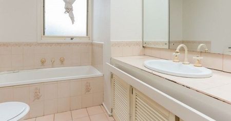 Spacious Family Living In Perfect Location! - Photo 3