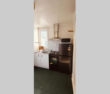 Self Contained - 1 Bedroom 1 Bath Unit - Centrally located - Photo 1