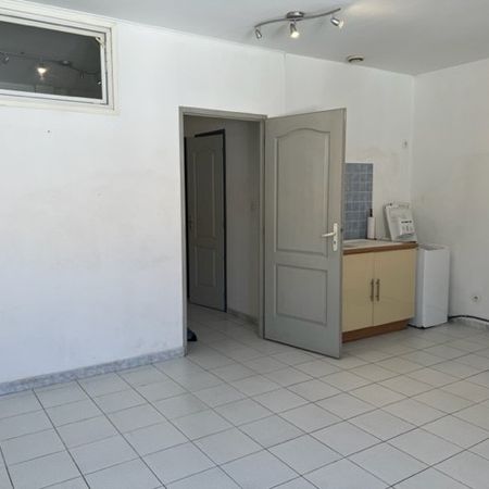 Location Appartement 2 pièces 35m² GAREOULT 83136 - Photo 3