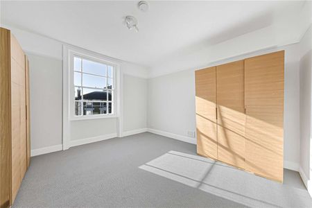 Top floor two bedroom set in the heart of St. John's Wood. - Photo 4