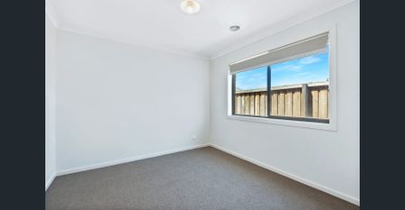 Spacious 4-Bedroom Family Home with Modern Comforts - Photo 4