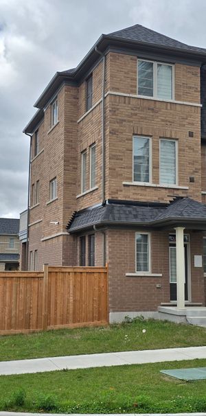 For Lease - 135 Air Dancer Crescent, Oshawa, Ontario - Photo 2
