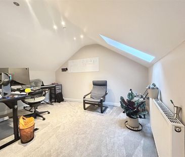 2 Bedroom Maisonette - Duplex To Let - Photo 3