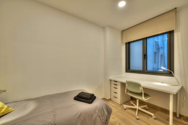 Travessera de Gràcia, Barcelona, Catalonia 08021 - Photo 1