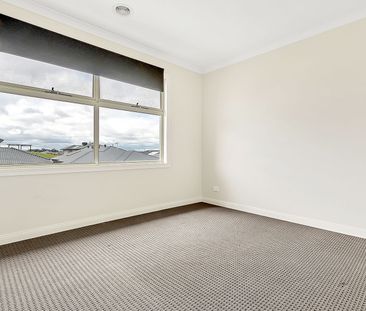 Beautifully Appointed 4-bedroom Home - Photo 4