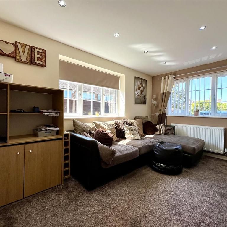 3 bedroom detached house to rent - Photo 1