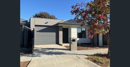 Modern Townhouse - Photo 4