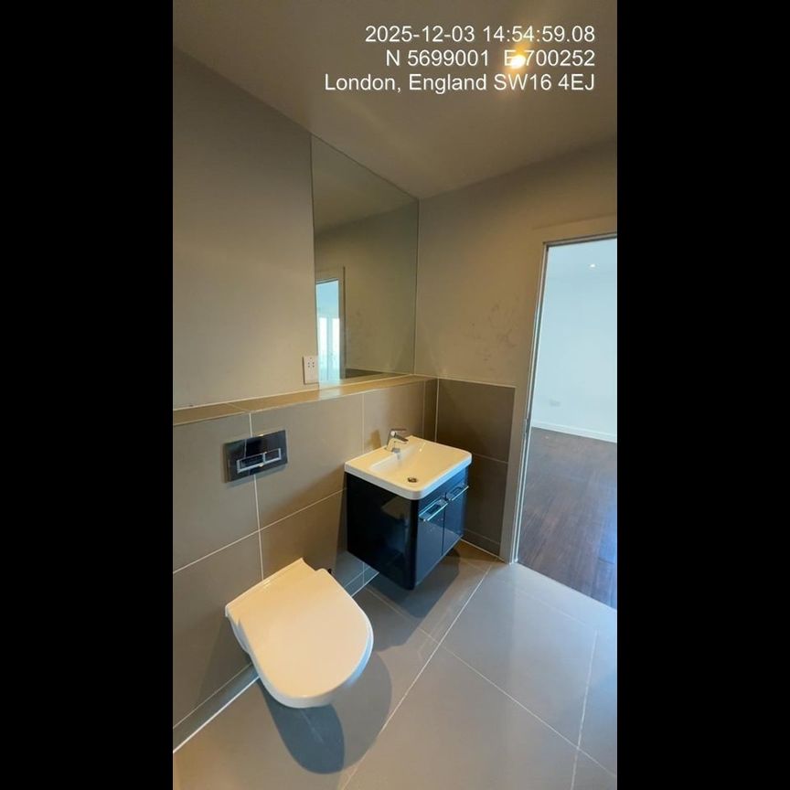 1 Bed Flat, London, SW16 - Photo 1