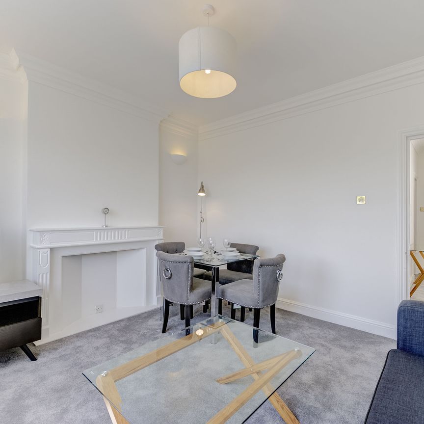 Somerset Court, W8, London - Photo 1