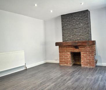 3 bedroom end of terrace house to rent - Photo 3