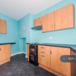1 bedroom in a flat share to rent - Photo 2