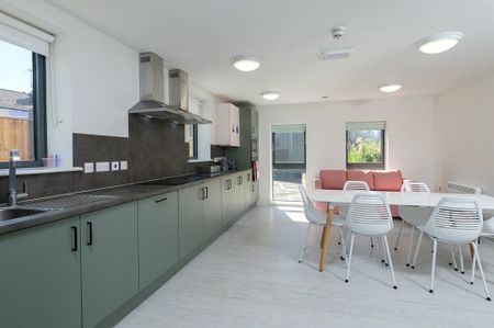 STUDENT PROPERTY - RENT INCLUDES UTILITIES AND WI-FI. An exciting and excellent modern development on the Lower Bristol Road in Bath consisting of 63 individual rooms comprising bedroom with en suite shower room. - Photo 5