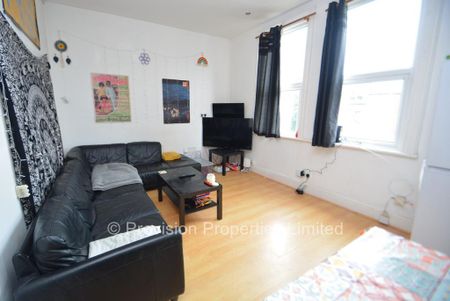 6 bedroom detached house to rent - Photo 3