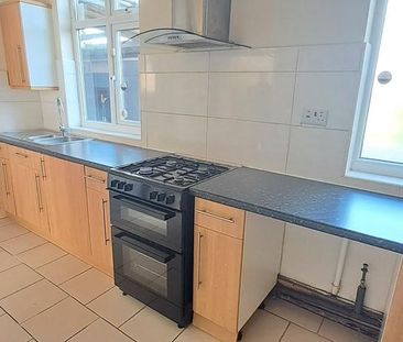 2 bedroom semi-detached house to rent - Photo 6