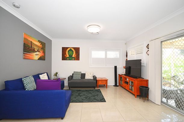 Beautifully Presented Single Level 3 Bedroom Duplex with Ducted Air Conditioning - Photo 1