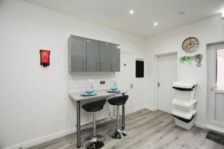 1 bed Room for Rent - Photo 2